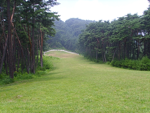 장절공 신숭겸 장군 묘역. 강원도 기념물 제21호로, 춘천시 서면 방동리에 있습니다. 